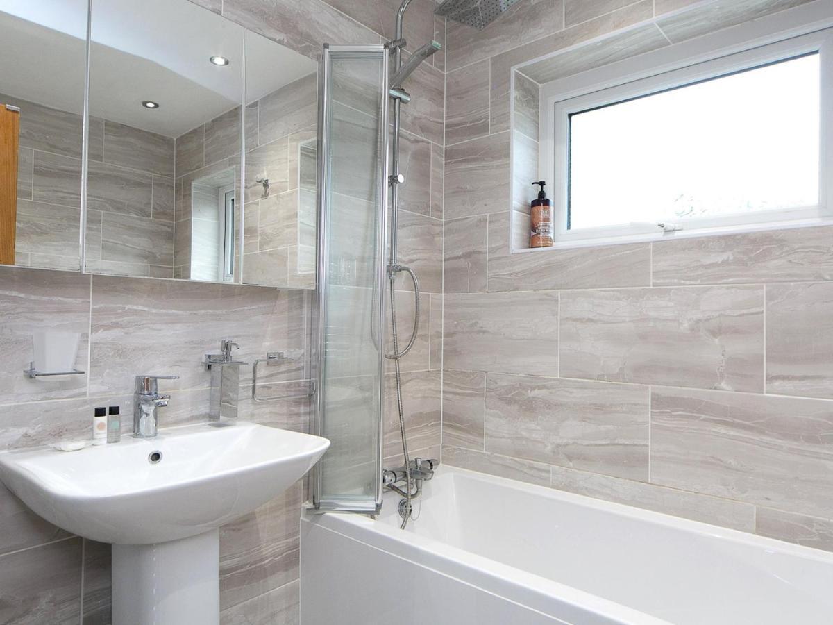 Pass The Keys Modern Coastal Home In Bull Bay Amlwch Buitenkant foto