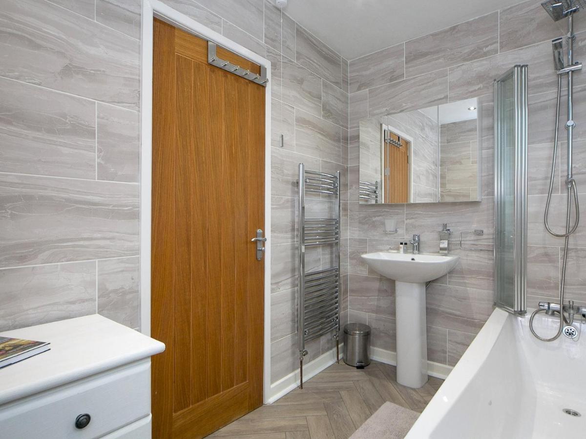 Pass The Keys Modern Coastal Home In Bull Bay Amlwch Buitenkant foto